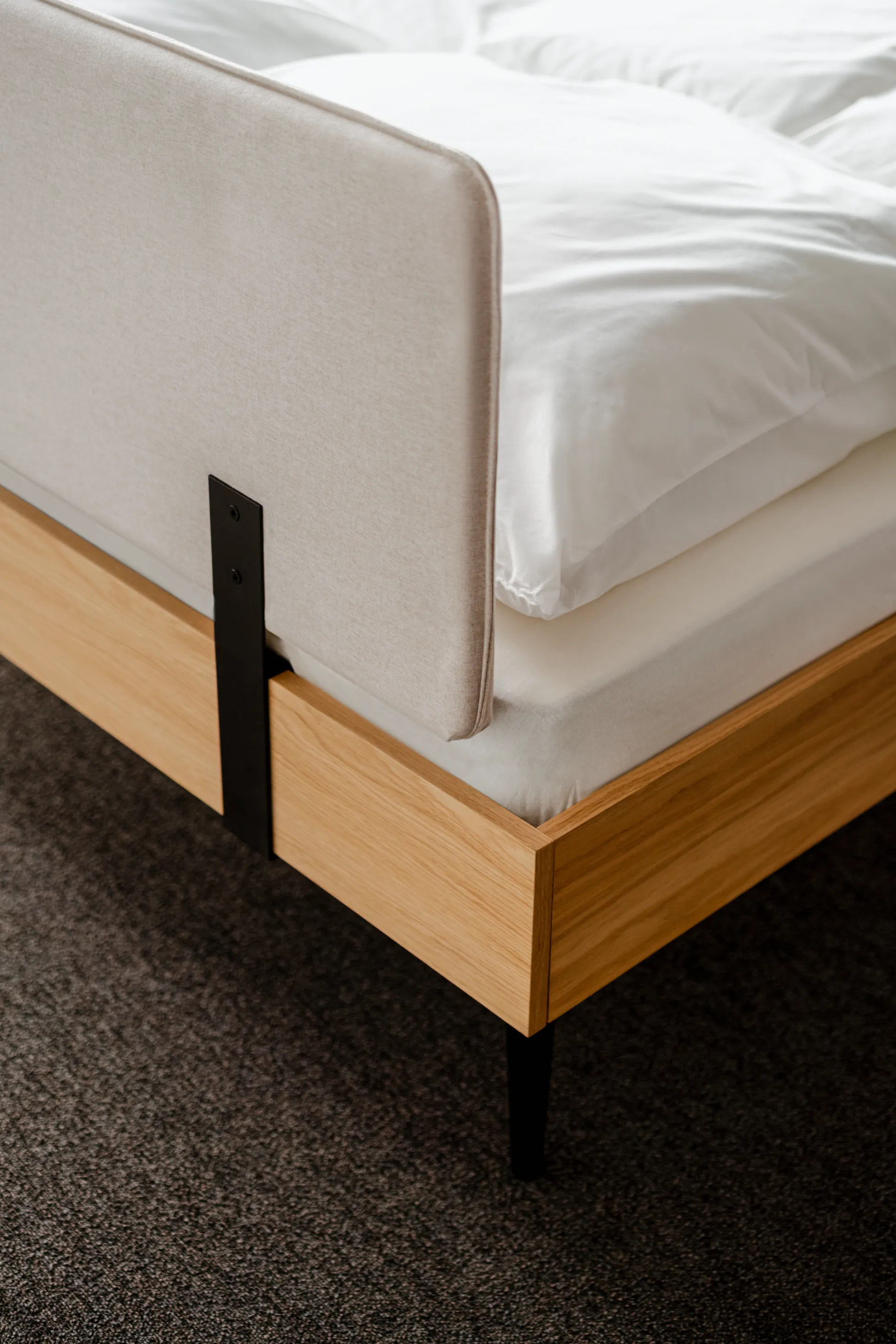 Streiko Bed Oak